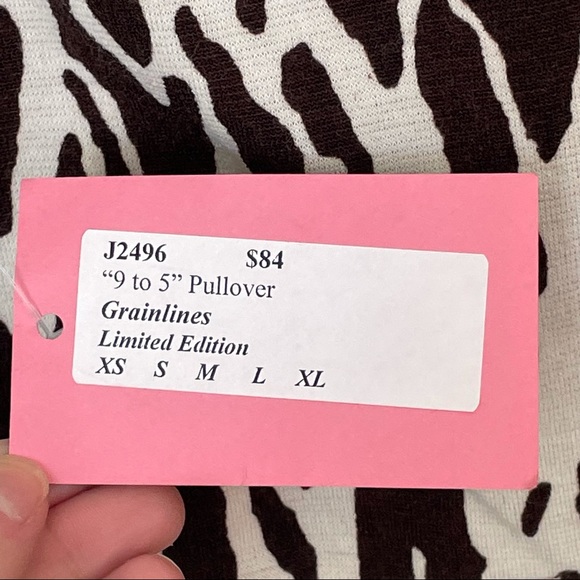 NWT Kokomo Animal Print V-Neck 3/4 Sleeve Sweater Size Large - Picture 3 of 10